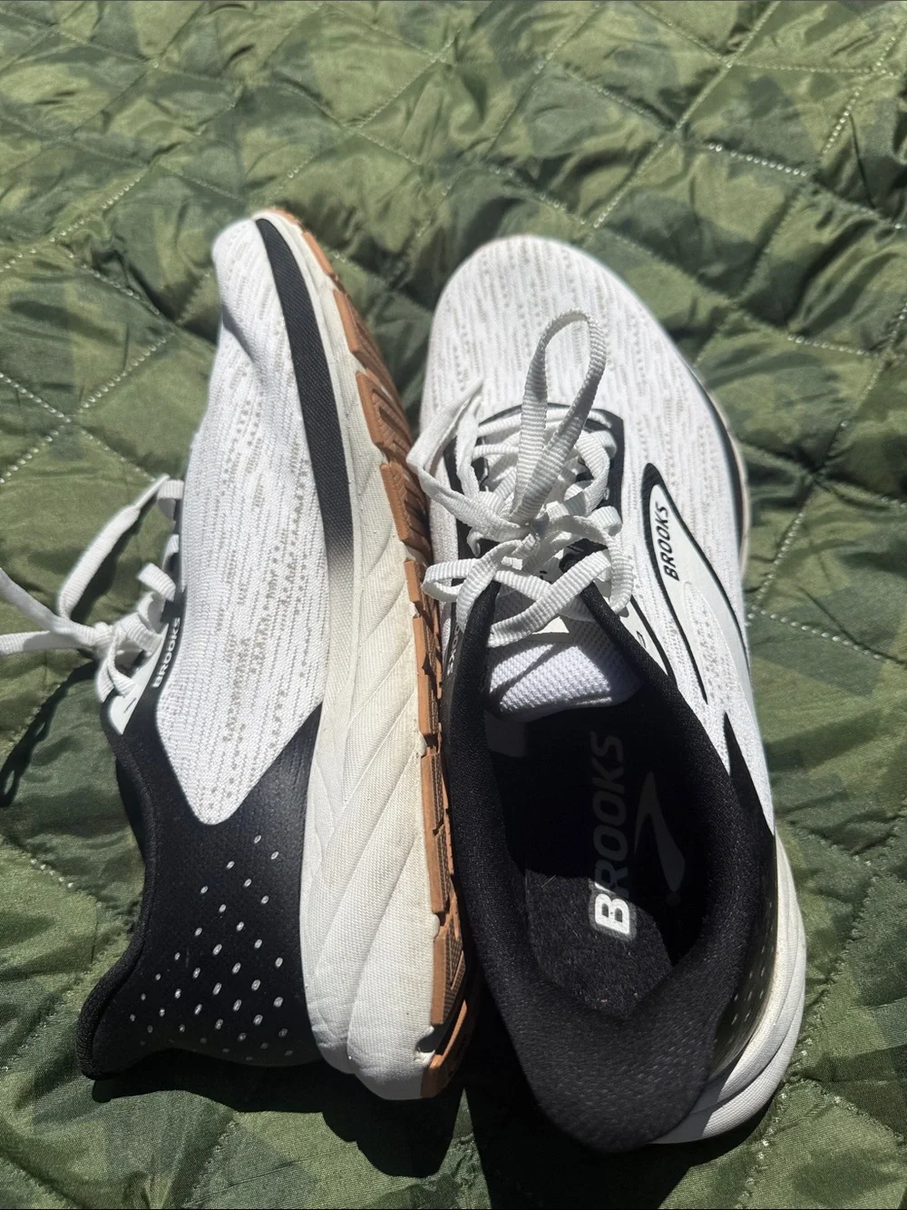 Brooks Men's White, Black and Brown Athletic Running Shoes